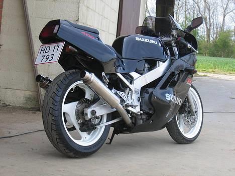 Suzuki Gsx R 400 R "SOLGT" billede 18