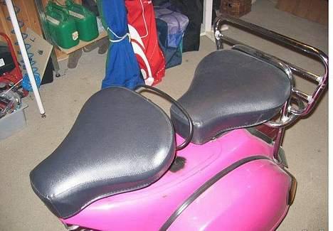 Vespa PX 200 - Rigtig old-school stil med to sæder. Er originalt født med et ikke så pænt twinsæde, som jeg også har, men som nok aldrig kommer på den!!! billede 5