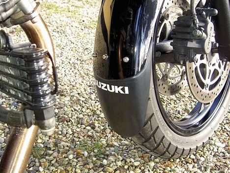 Suzuki DL650K4 V-Strom - Skærmforlænger (mindre skidt på oliekøleren) billede 7