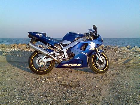 Yamaha R1 billede 1