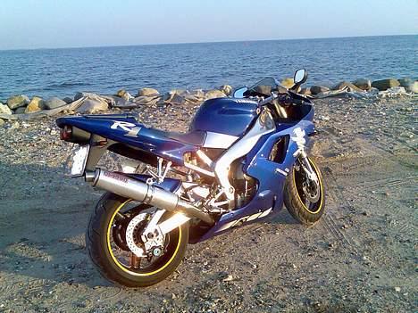 Yamaha R1 billede 3