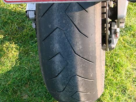 Yamaha thunderace "solgt" - skal have nyt dæk på den 4/4 07, der er bestilt tid billede 13