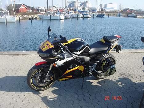 Yamaha R6 - Rossi **TIL SALG** - en dejlig masse skygger på billedet.... :-) billede 6