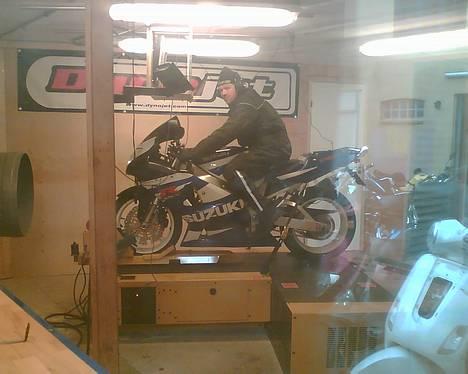 Suzuki GSXR 750 K1 - Fra enghave. billede 4