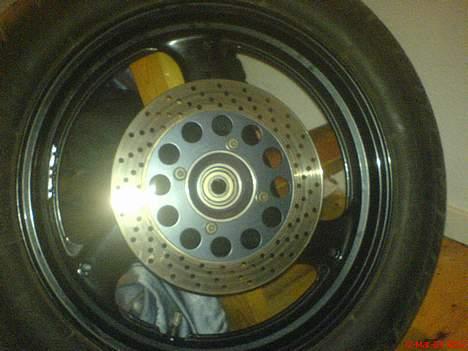 Suzuki GSX 600 F Solgt til Kim A - Bremseskive monteret billede 9