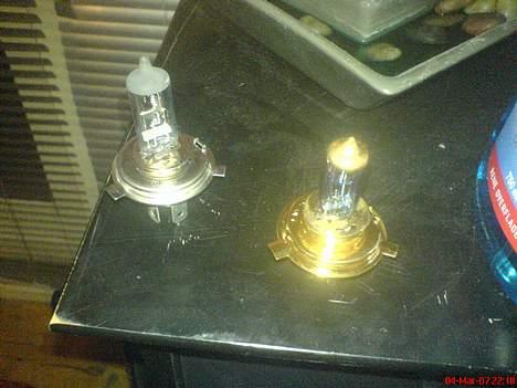 Suzuki GSX 600 F Solgt til Kim A - Gammeldavs gult lys ( venstre ) Skiftet ud med Xenon light til højre. billede 13