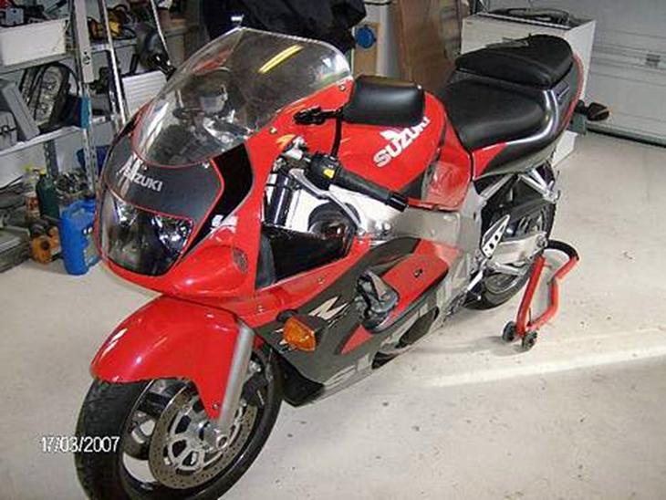 Suzuki GSX-R 600 - Cyklen er lige blevet gjort sommer klar :) billede 1