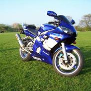 Yamaha YZF R6 (solgt)