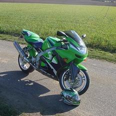 Kawasaki ZX6R SPECIAL MODEL :)