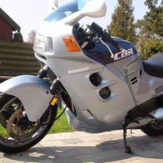 Honda CBR  1000F