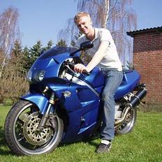 Honda RVF 400 (NC35)