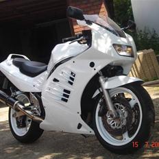 Suzuki RF900R *** Solgt ***
