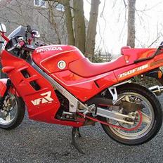 Honda VFR 750F RC24-II (DØD)