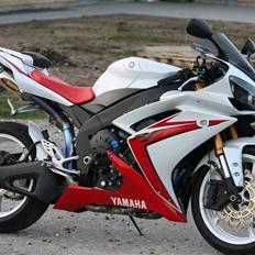 Yamaha R1  