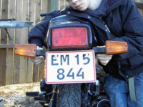 Suzuki gsx 750 es  - Jeg glemte lige at tage et før billed, så det hjælper knægten med. billede 11