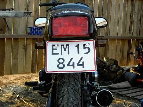 Suzuki gsx 750 es  - De nye blinklys monteret d.28/3-07. De er lidt frækkere end de originale. billede 12