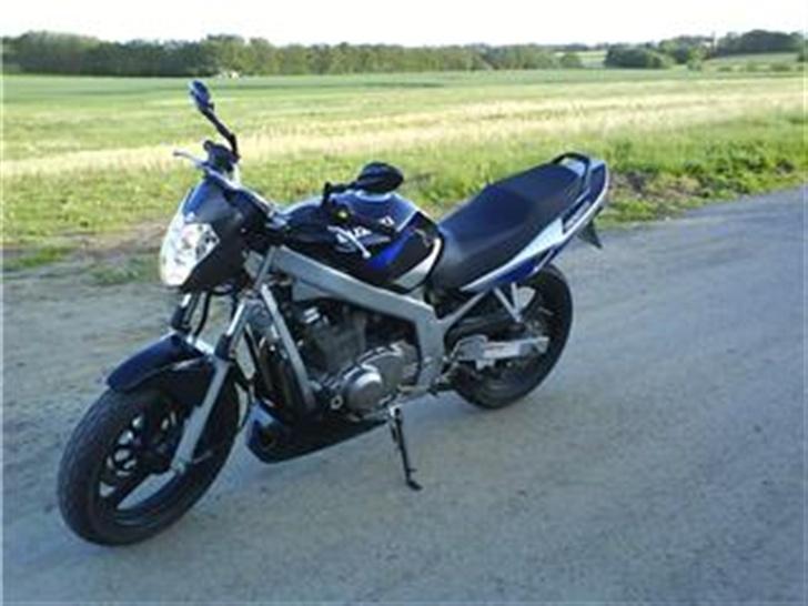 Suzuki GS 500 E - SOLGT - Billede med den nye lygte... Lækker lækker :-) billede 1