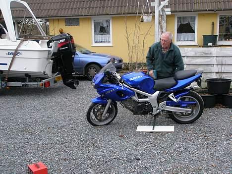 Suzuki sv (solgt) - første tur efter vinteren.. kåberne måtte af da de sku males..  billede 9