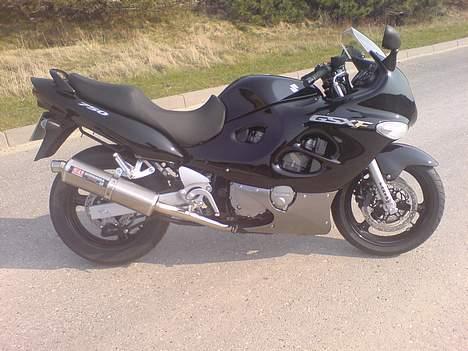 Suzuki Gsx 750f  R.I.P. - Beklager billed kval. men mobilos er ikke bedre billede 1