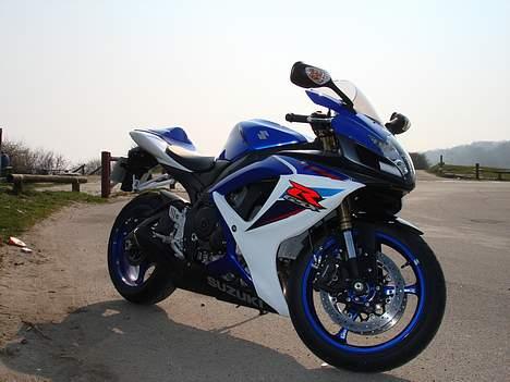 Suzuki GsxR600k7 (solgt) billede 2