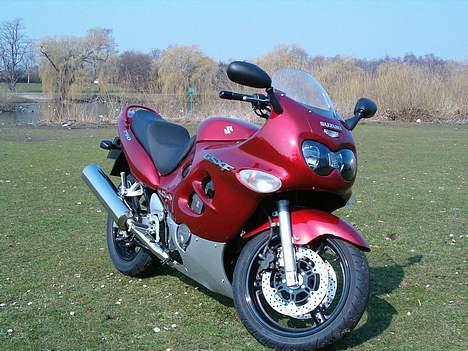 Suzuki GSX 750 F *SOLGT* billede 9