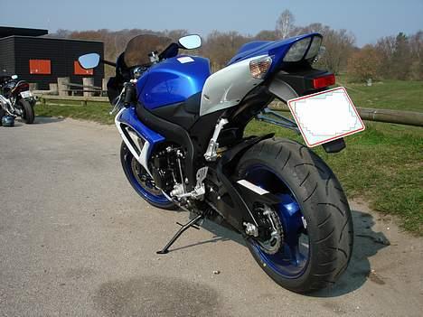 Suzuki GsxR600k7 (solgt) billede 4