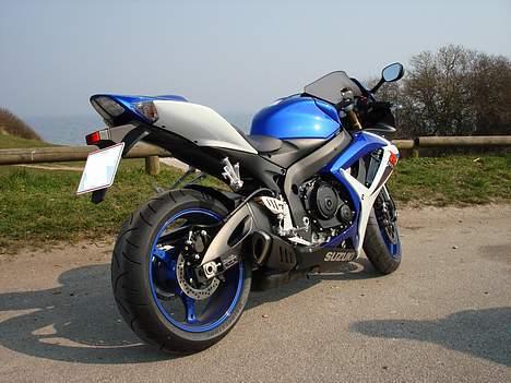 Suzuki GsxR600k7 (solgt) billede 5