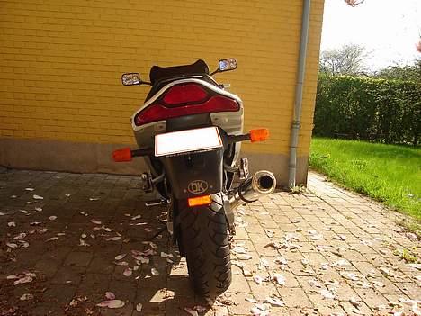 Suzuki RF 900 R billede 4