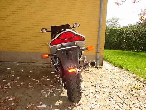 Suzuki RF 900 R billede 5