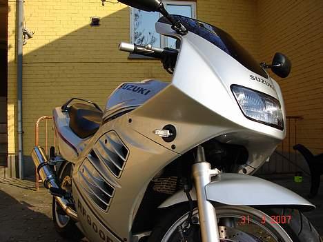 Suzuki RF 900 R billede 7
