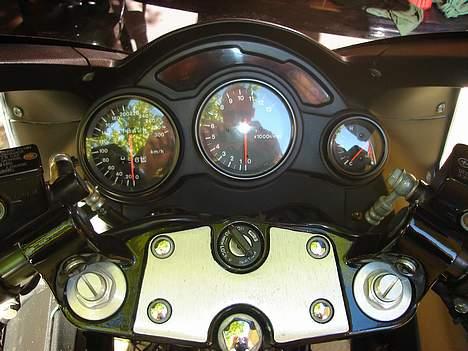 Suzuki RF 900 R billede 9