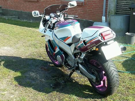 Yamaha Fzr600r billede 3