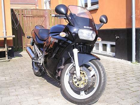 Suzuki GSX750F - skråt forfra billede 3