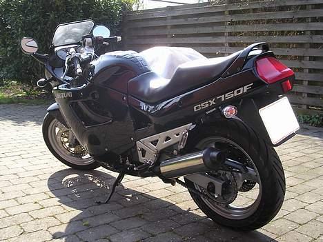 Suzuki GSX750F - skråt bagfra billede 6