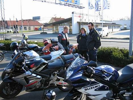 Honda CBR 600 RR - Jae.... Efter 800 km på den ny cykel.. Dukkede de 2 her op... :-S billede 19