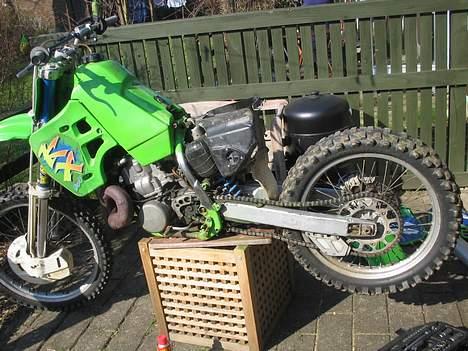 Kawasaki KX500 cross - klar til at male rammen og lidt stel billede 8