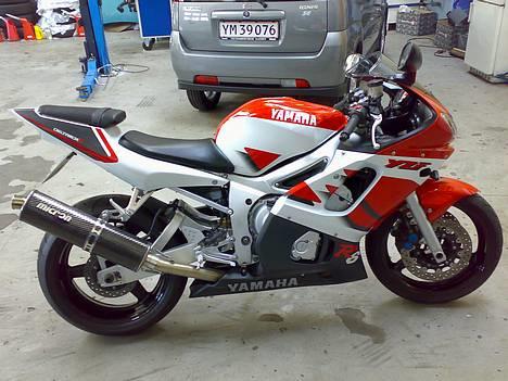 Yamaha R6 billede 2