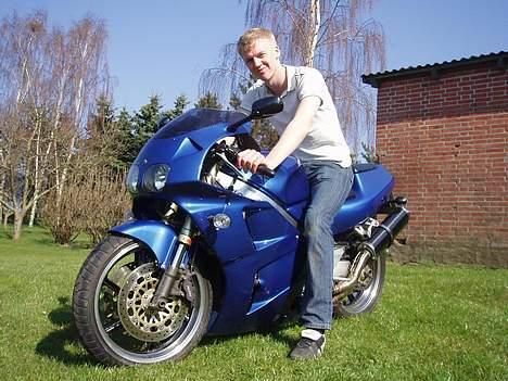 Honda RVF 400 (NC35) - Har lige fået cykle, og øjj hvor er jeg glad billede 1