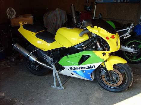 Kawasaki ZXR 750 J **Solgt** - "Råverør" og bagsæde billede 2