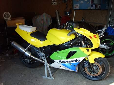 Kawasaki ZXR 750 J **Solgt** - Sædeskal monteret billede 3