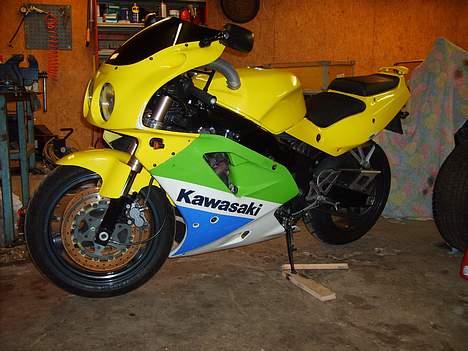 Kawasaki ZXR 750 J **Solgt** - Venstre side billede 4