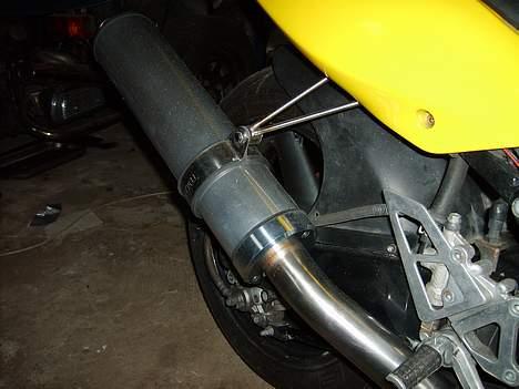 Kawasaki ZXR 750 J **Solgt** - Holder til udstødning og afdækning af samme. Hov, den er jo støvet............. billede 8