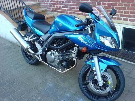 Suzuki SV650S K6  solgt - Sprit motherfucking funklende neues, med 4 kilometer på klokken! billede 2