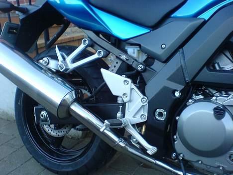 Suzuki SV650S K6  solgt - Hæleplader, mon de bliver carbon med tiden? billede 4