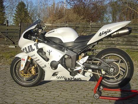 Kawasaki ZX6RR ( Solgt) billede 3