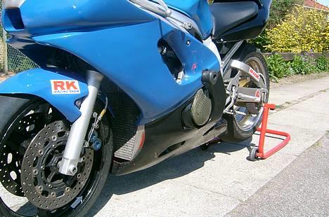 Yamaha R6 - racerkøler og kevlarbeskytter billede 4