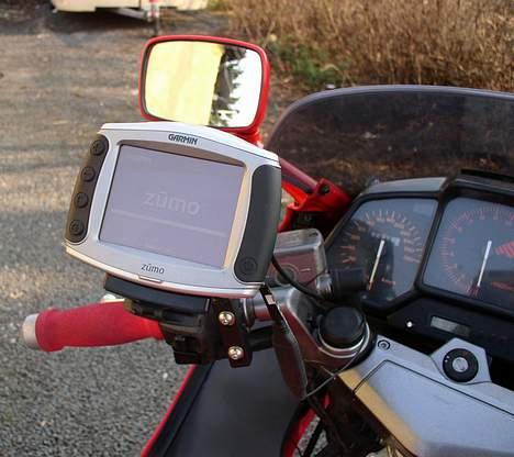 Honda VFR 750F RC24-II (DØD) - Garmin Zümo 550, monteret på styret med de org. beslag der medfølger. samt en TMC. billede 6