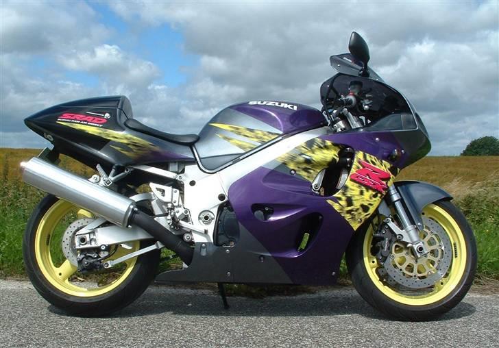 Suzuki GSX-R 750 T - De gule stafferinger er pænere i virkeligheden end billedet viser. billede 1