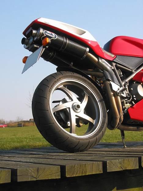 Ducati 996SPS - Lige et billede op under bagenden... billede 13