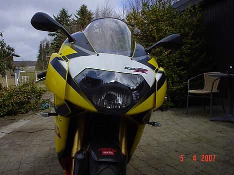 Aprilia RSV MILLE R - nu med rizoma billede 2